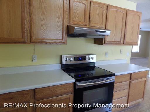 147 NW Silver Glen - Photo 3 of 19