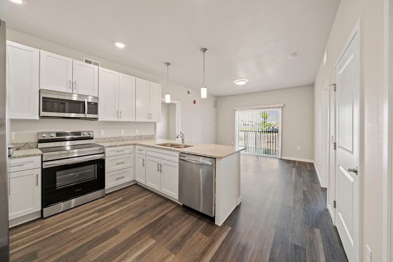 Holmes Corner Apartments - Photo 4 of 42