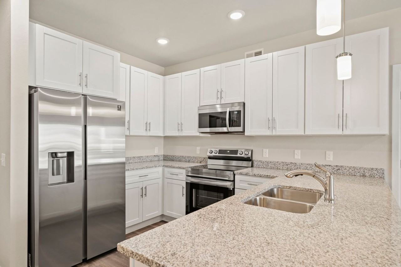 Holmes Corner Apartments - Photo 6 of 42