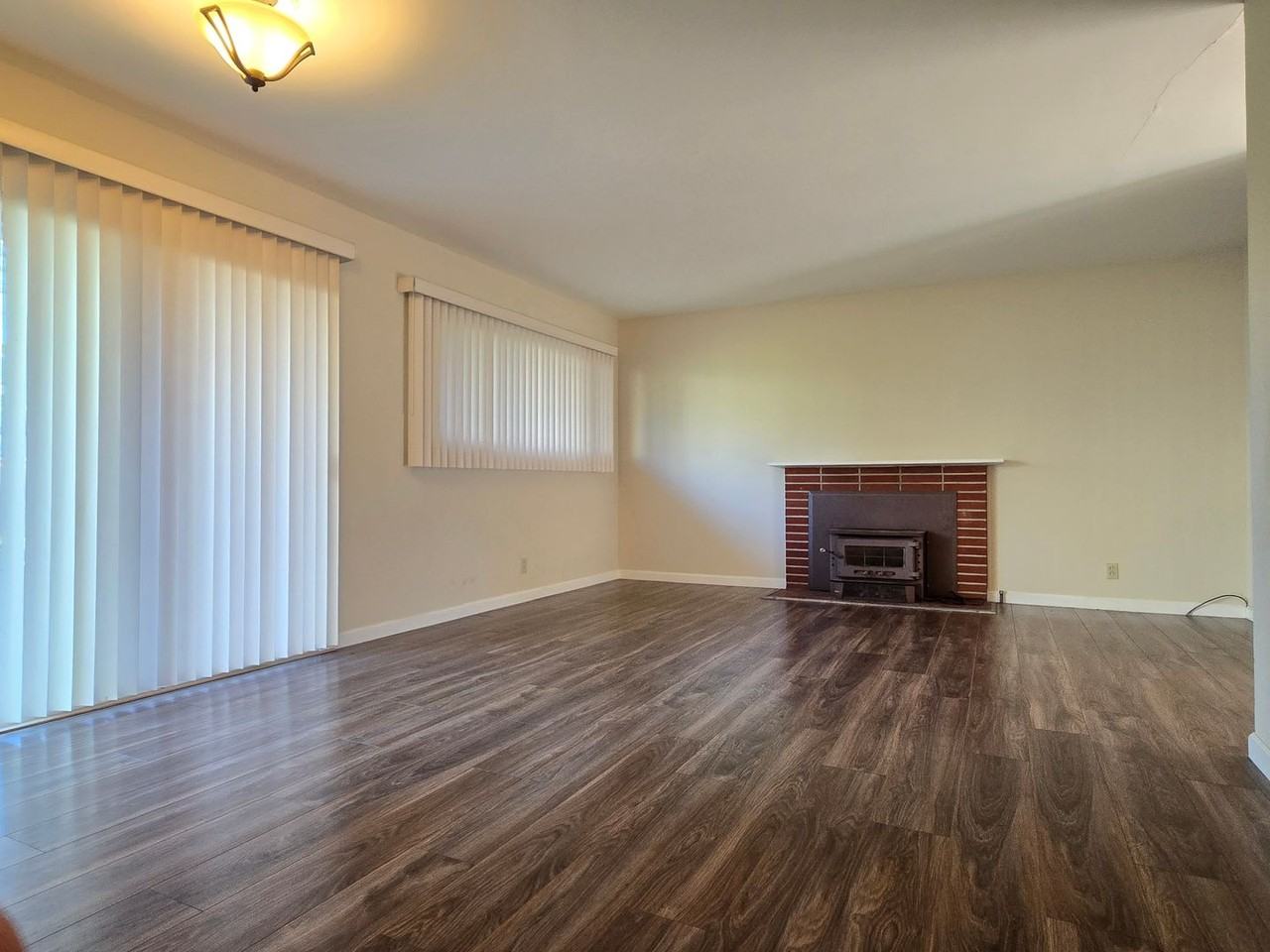 1235 Heatherstone Way - Photo 5 of 8