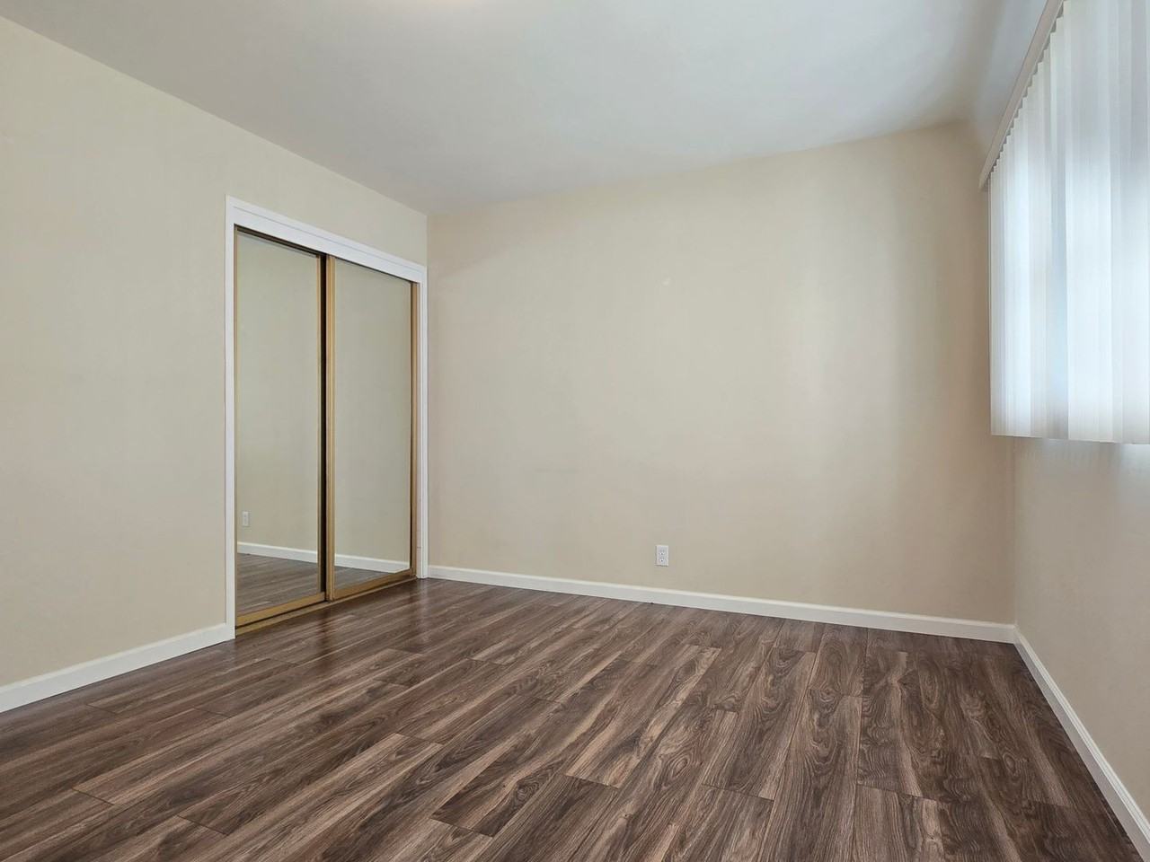 1235 Heatherstone Way - Photo 7 of 8