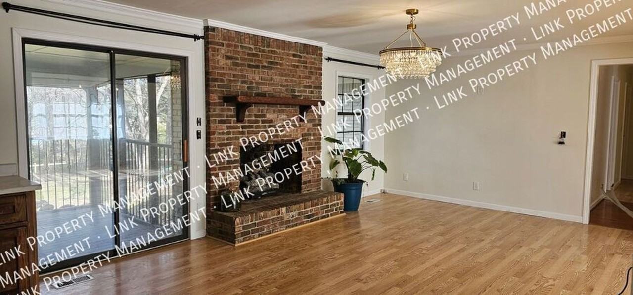 9328 Berkshire Cir - Photo 4 of 50