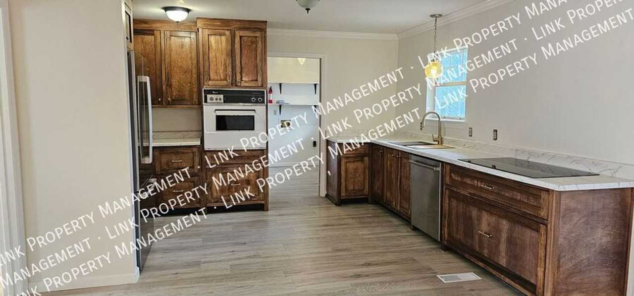9328 Berkshire Cir - Photo 7 of 50