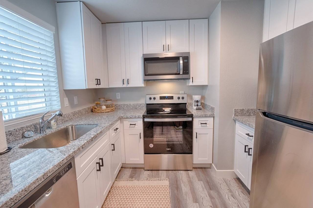 1110 West Woodland Lake Road, Unit C - Photo 5 of 15