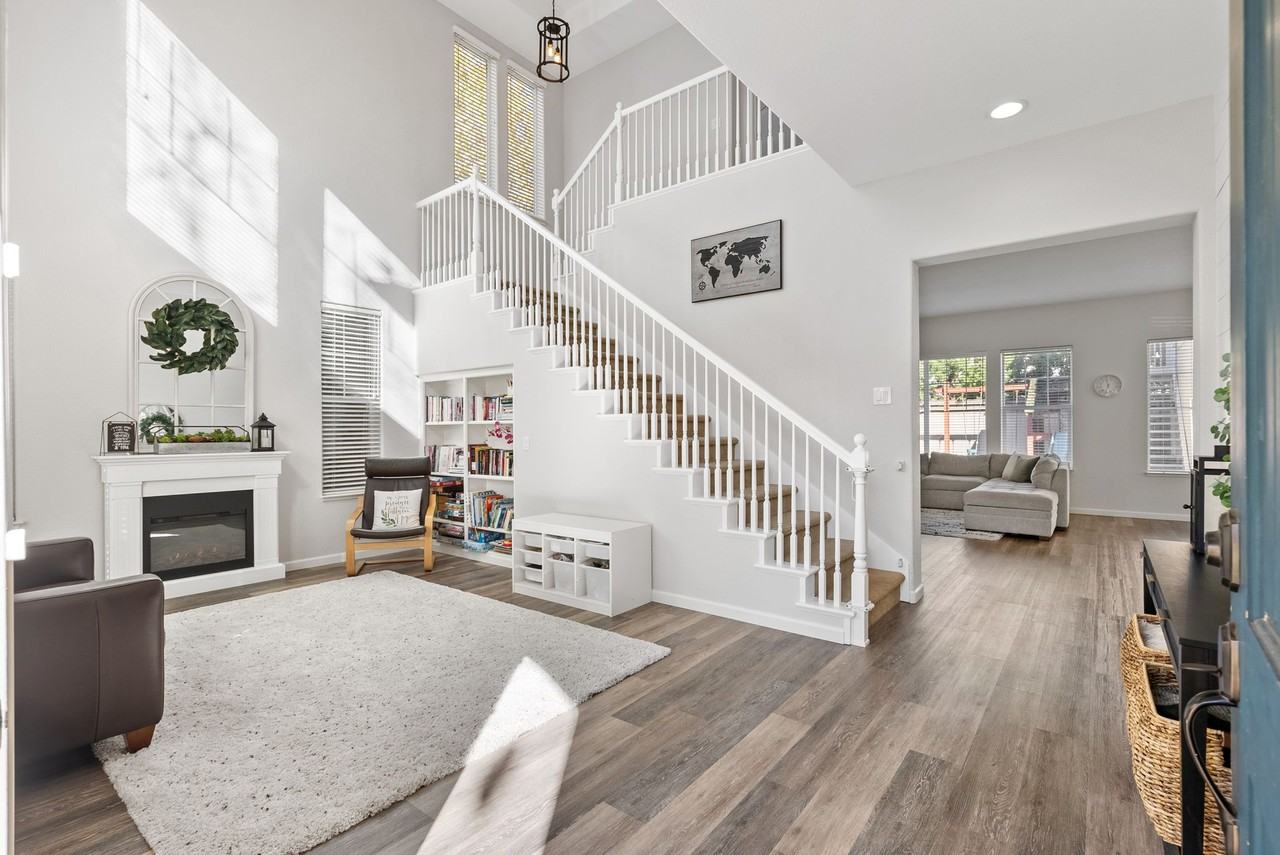 528 Hawk Dr #NA - Photo 3 of 20