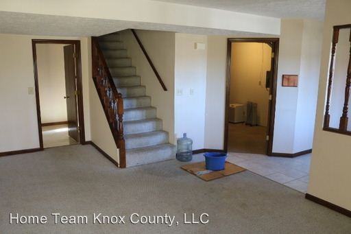 895 Manor Cir - Photo 3 of 15