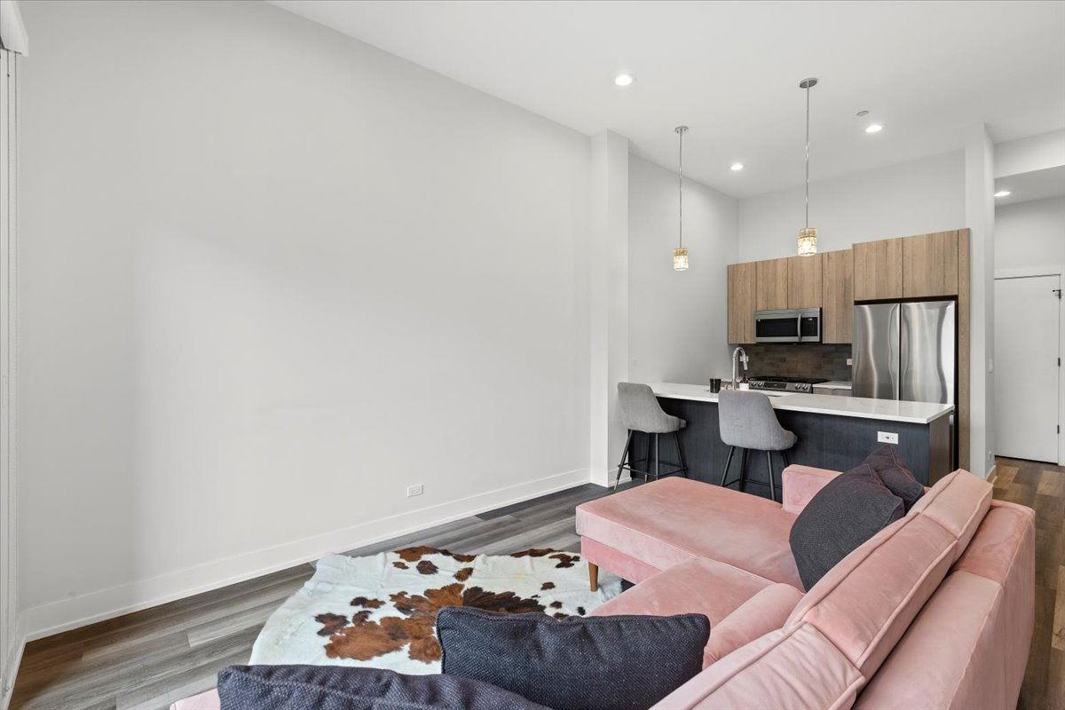 2317 N Clark St #301A - Photo 3 of 8