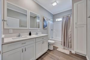 featured image of Melrose Avenue South