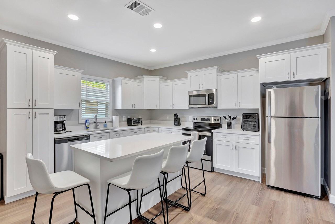 Melrose Ave S - Photo 3 of 16