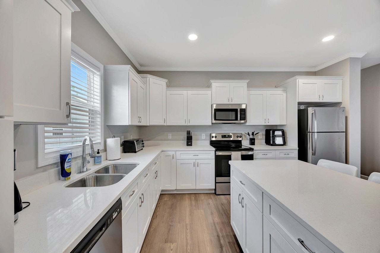 Melrose Ave S - Photo 7 of 16