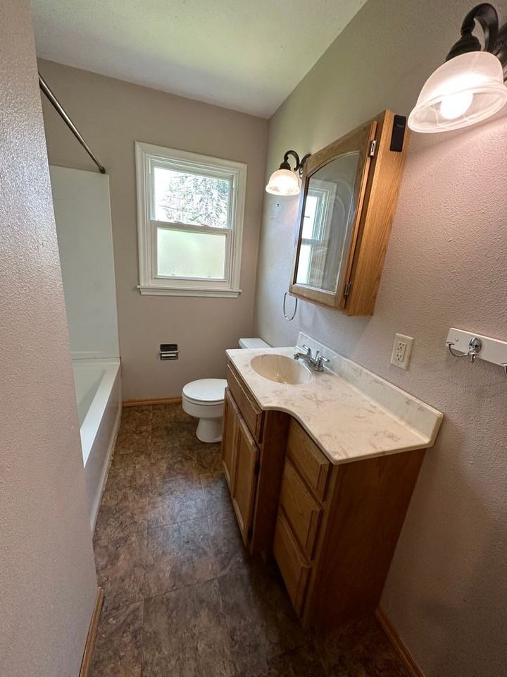 108 Seminole Ave - Photo 5 of 13