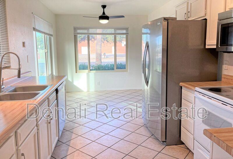 5093 W Whitten St - Photo 3 of 16