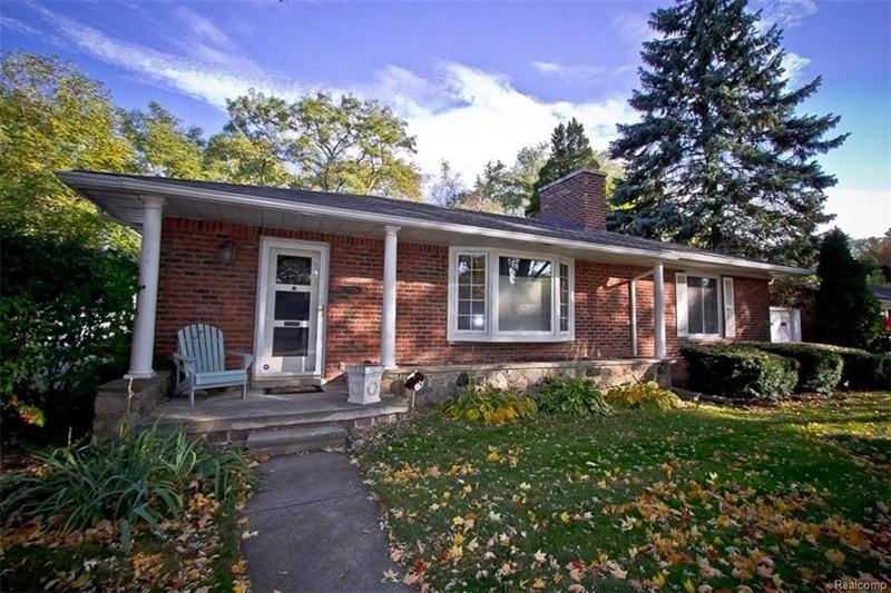 17506 Kinross Ave - Photo 2 of 48