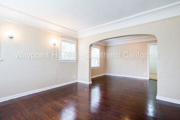 228 E Ellis St - Photo 2 of 18