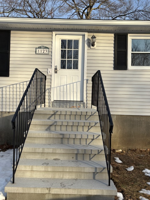 1123 S Main St - Photo 2 of 8