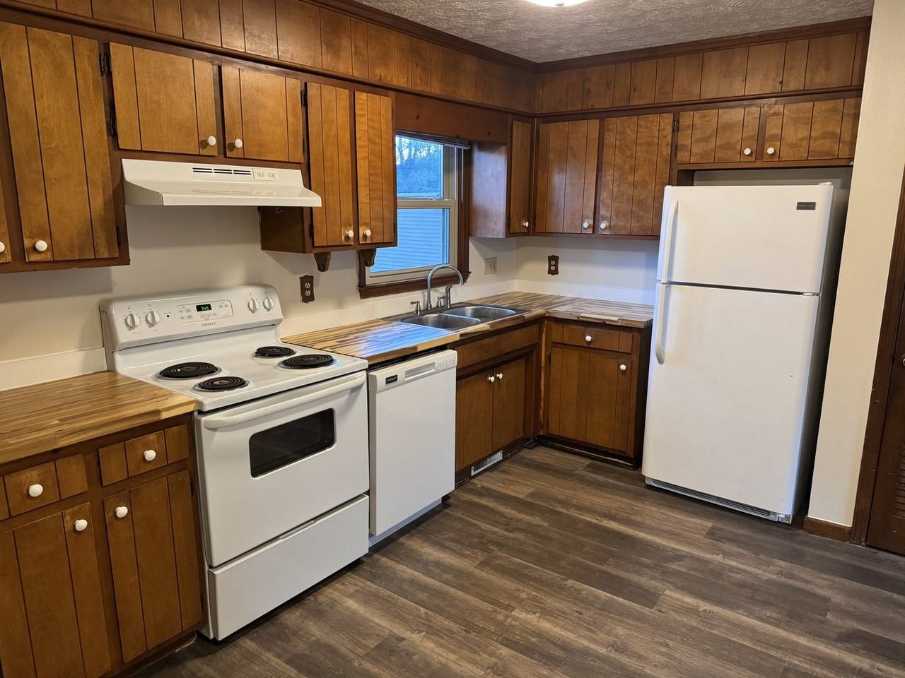 215 Webb Blvd - Photo 3 of 10