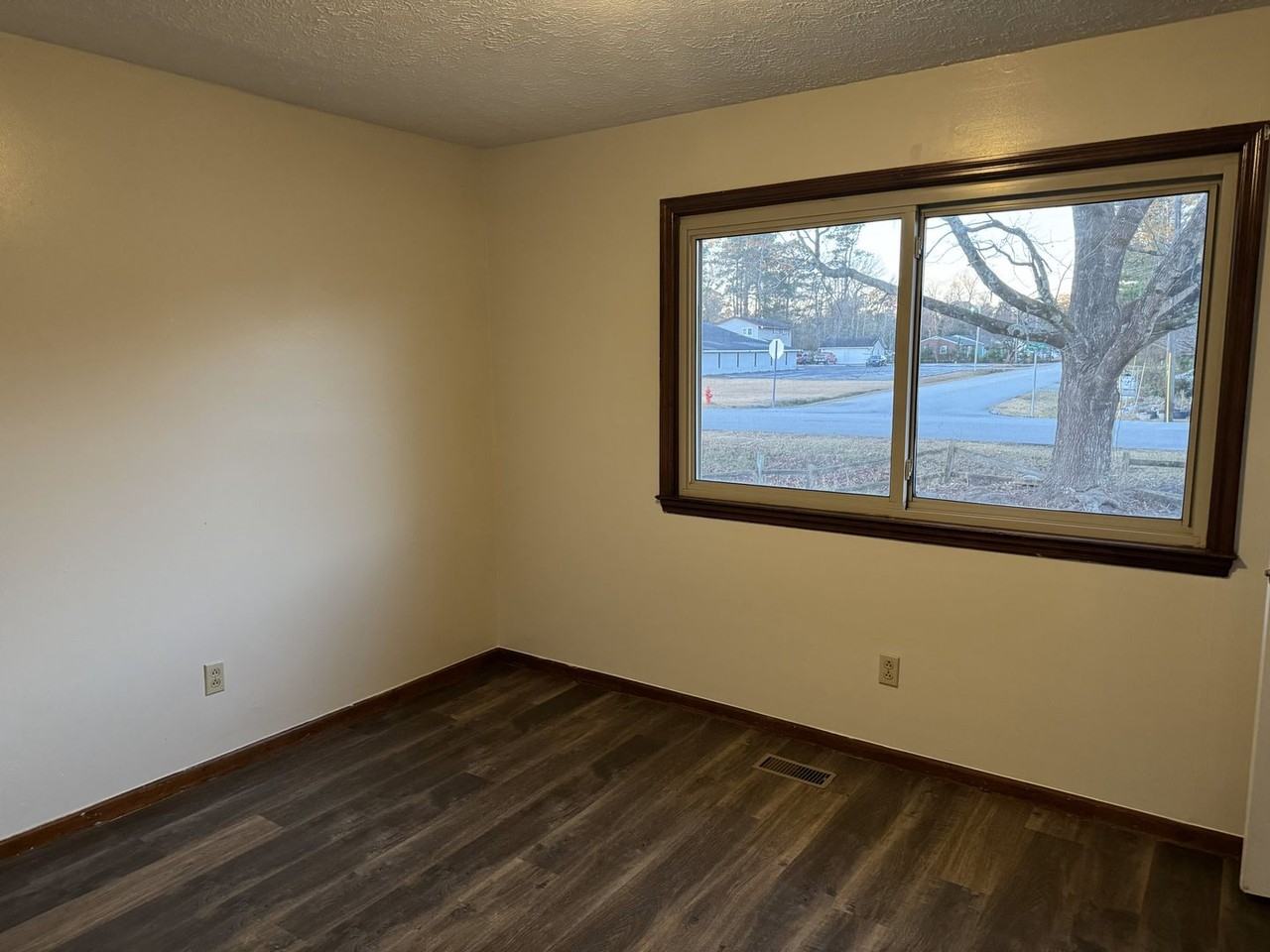 215 Webb Blvd - Photo 7 of 10