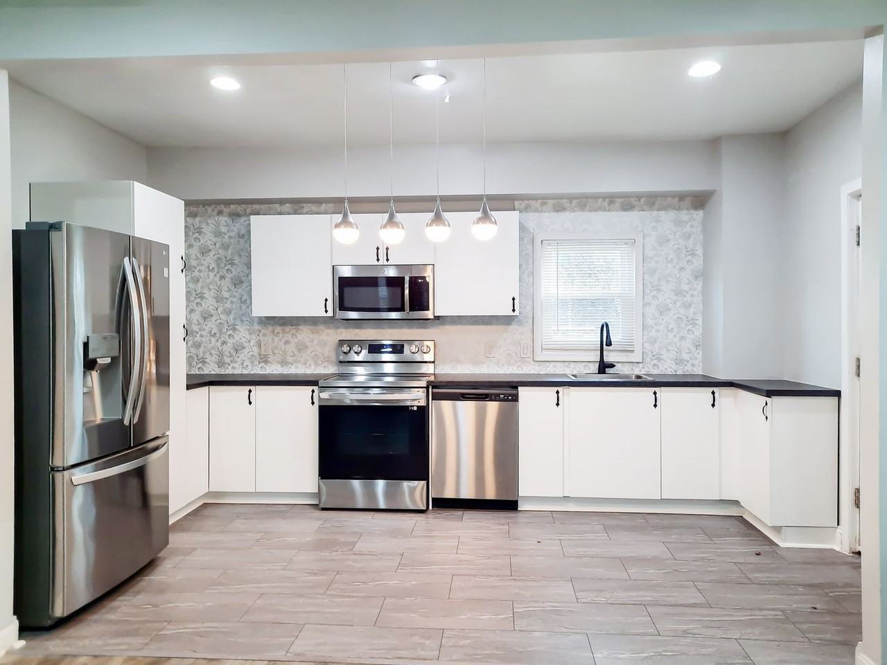 905 Desoto Rd - Photo 2 of 21