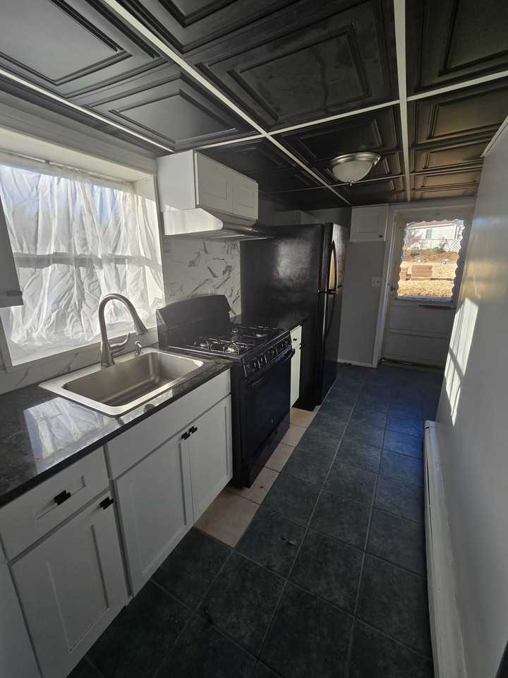 86 Indian Head Rd - Photo 3 of 12