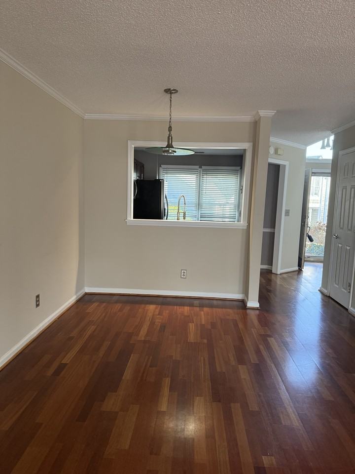 8249 Tradd Ct - Photo 3 of 14