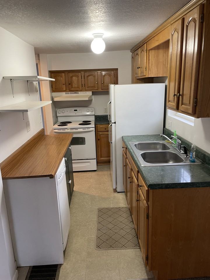 207 Delamater Street - Photo 4 of 8