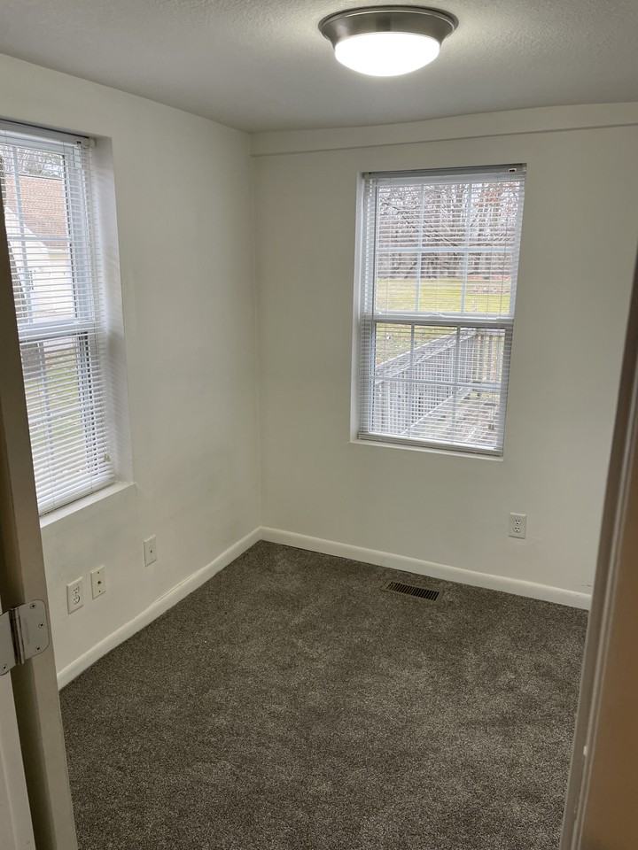 207 Delamater Street - Photo 6 of 8