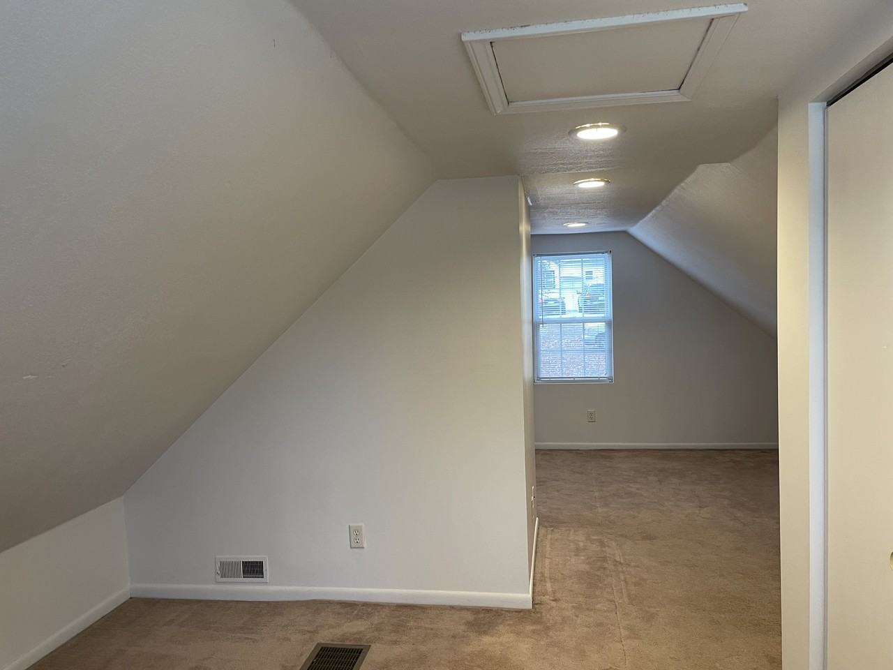 207 Delamater Street - Photo 7 of 8