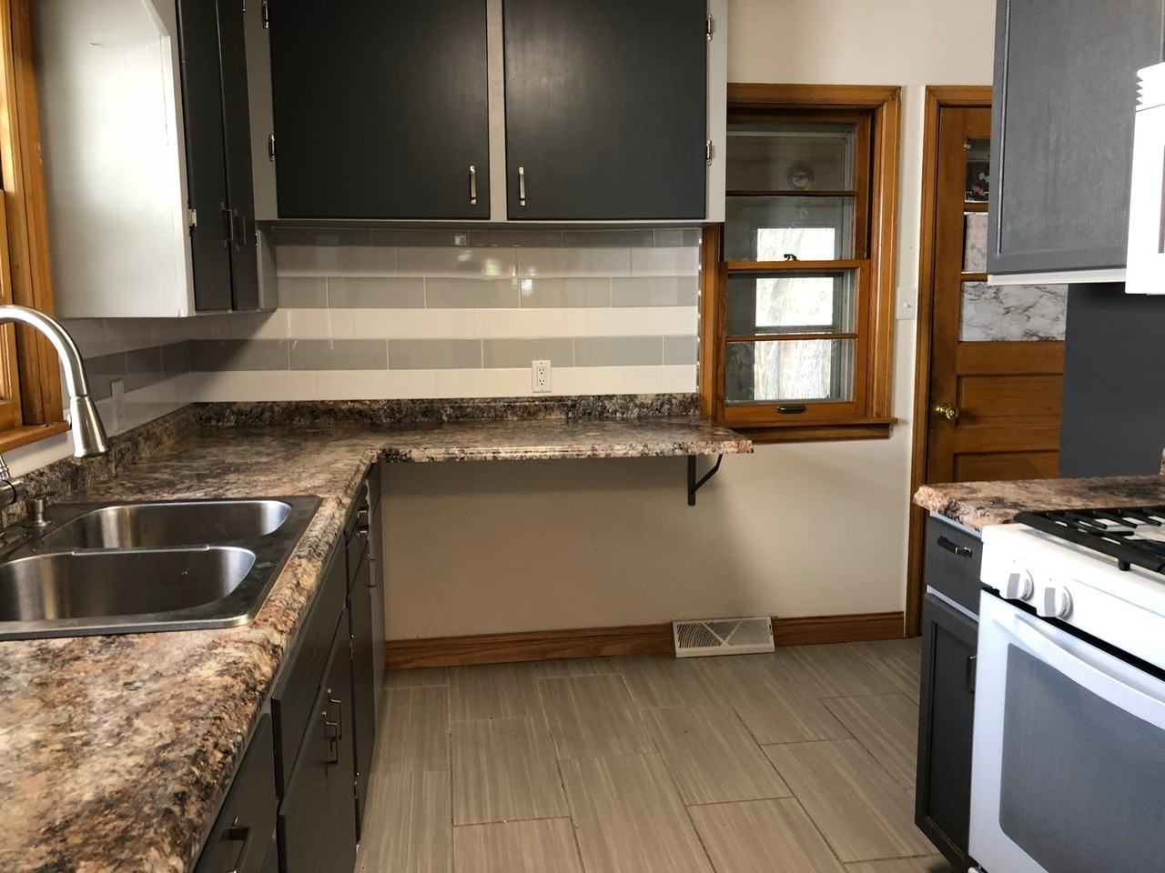 257 6th St - Photo 2 of 18