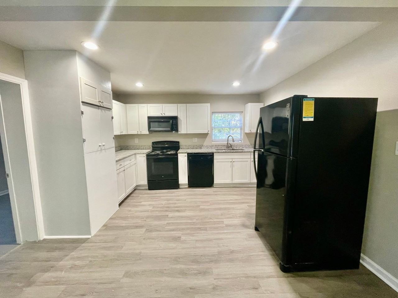 614 Concordia Ave - Photo 6 of 13