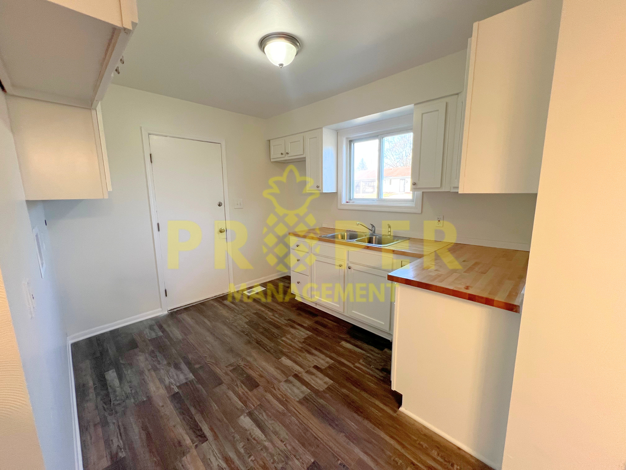 1725 Hopewell Ave - Photo 4 of 10