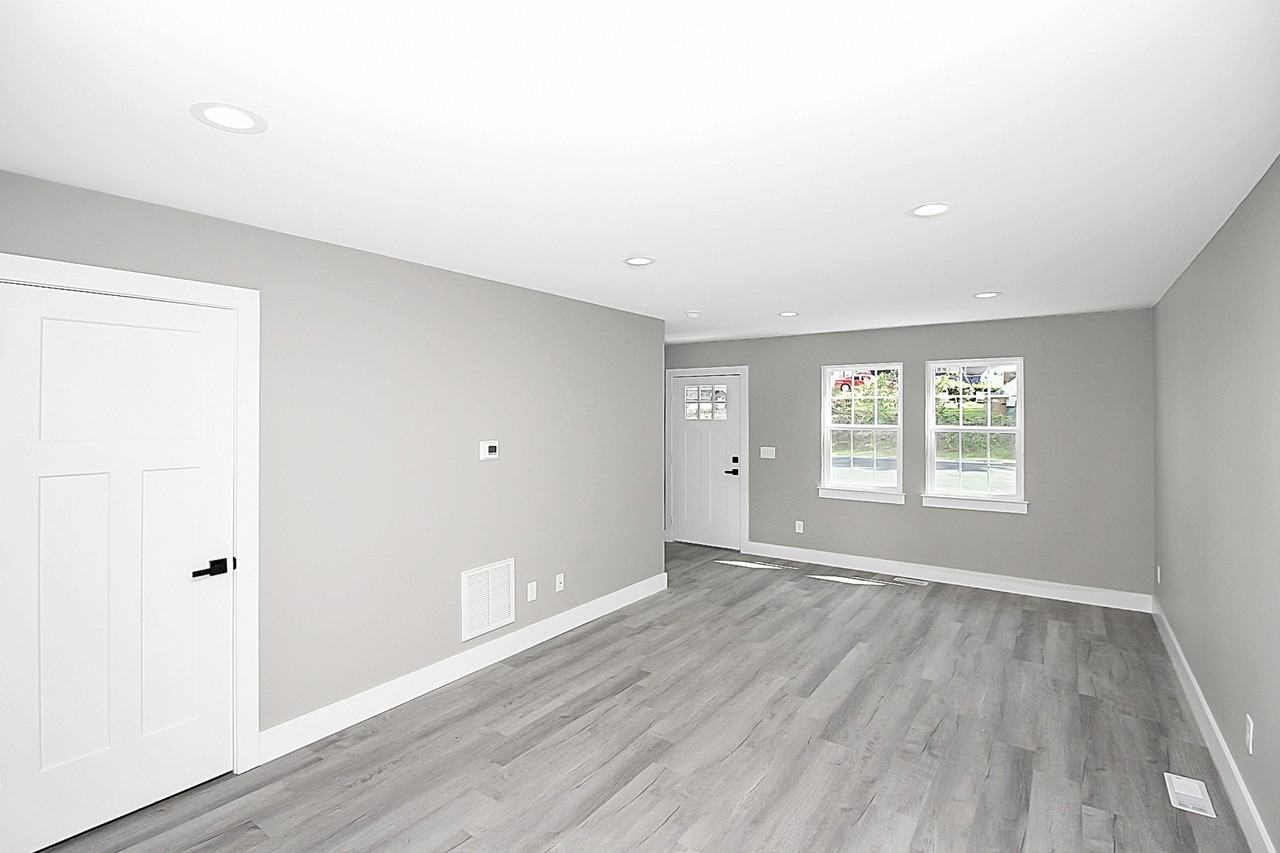 1587-1589 South Aspen Street - Photo 2 of 8