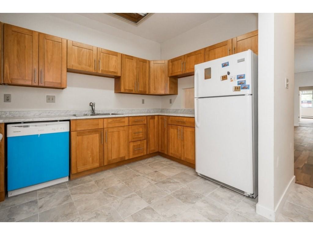 426 East Hastings Street - Photo 5 of 8