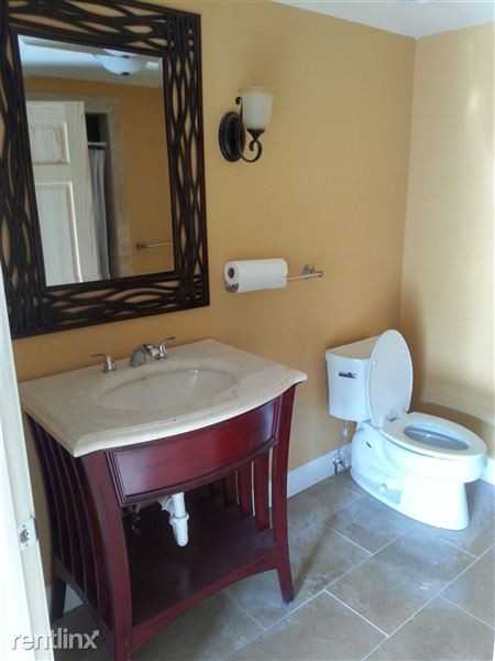 547 E Grand River Ave - Photo 3 of 10