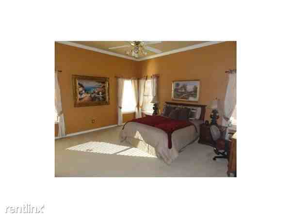 3104 Sawtooth Dr - Photo 2 of 4