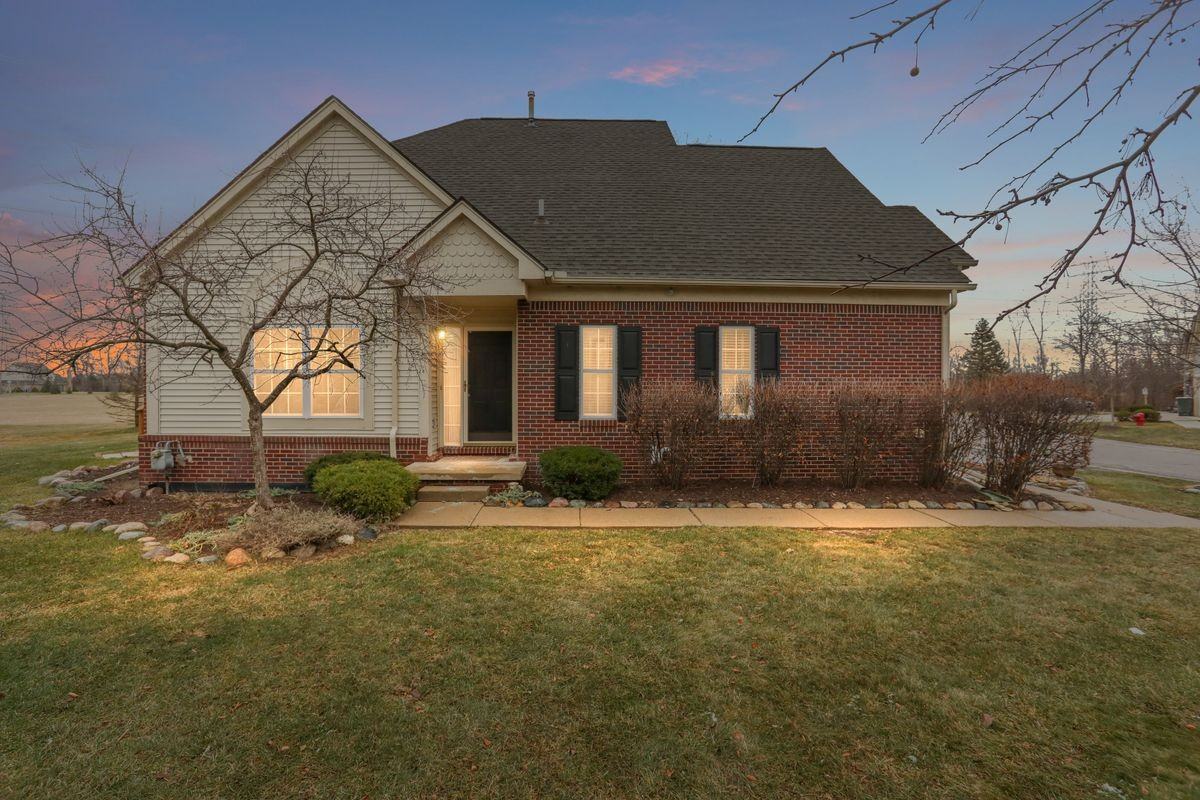 43104 Providence Ln - Photo 2 of 24