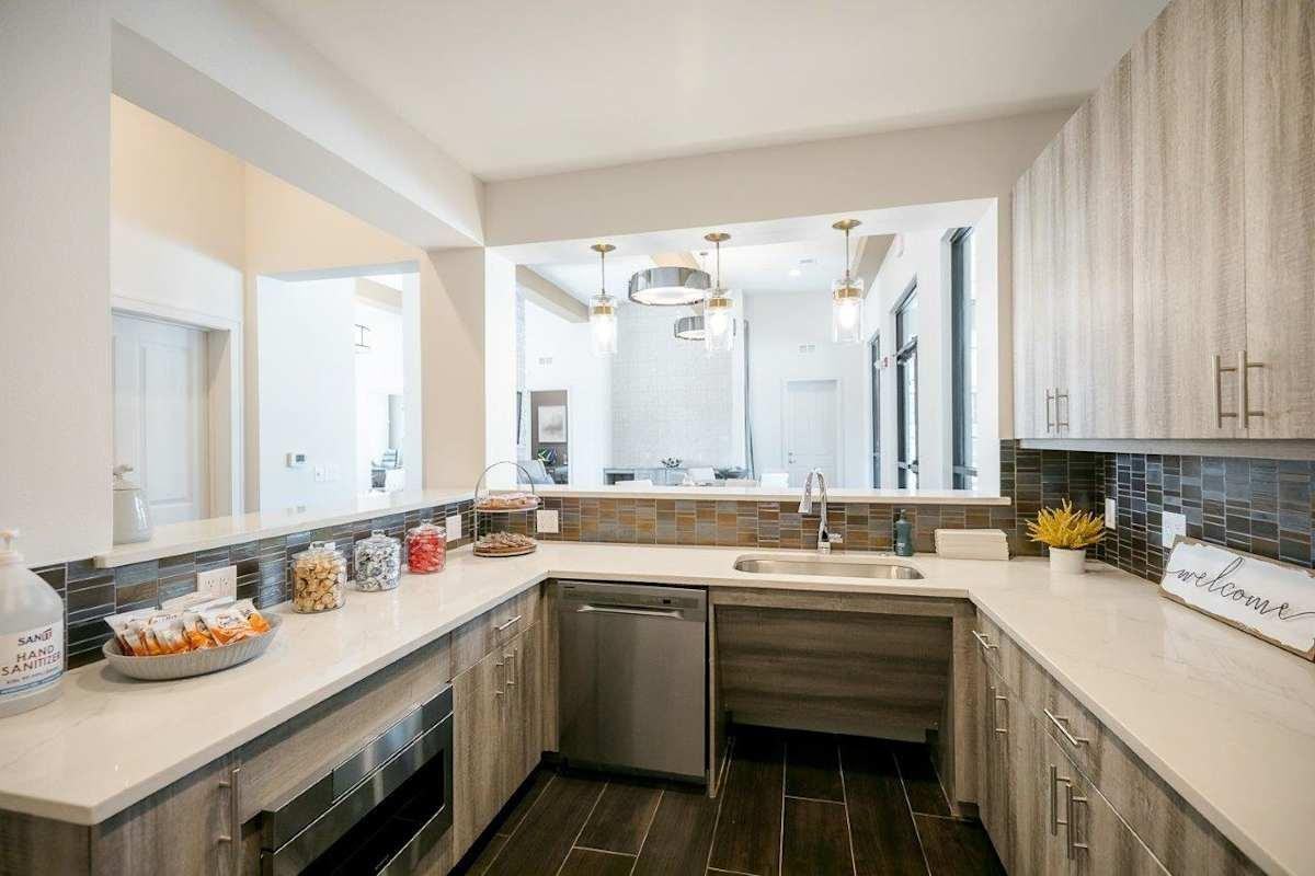 12100 S Pflumm Rd - Photo 2 of 28