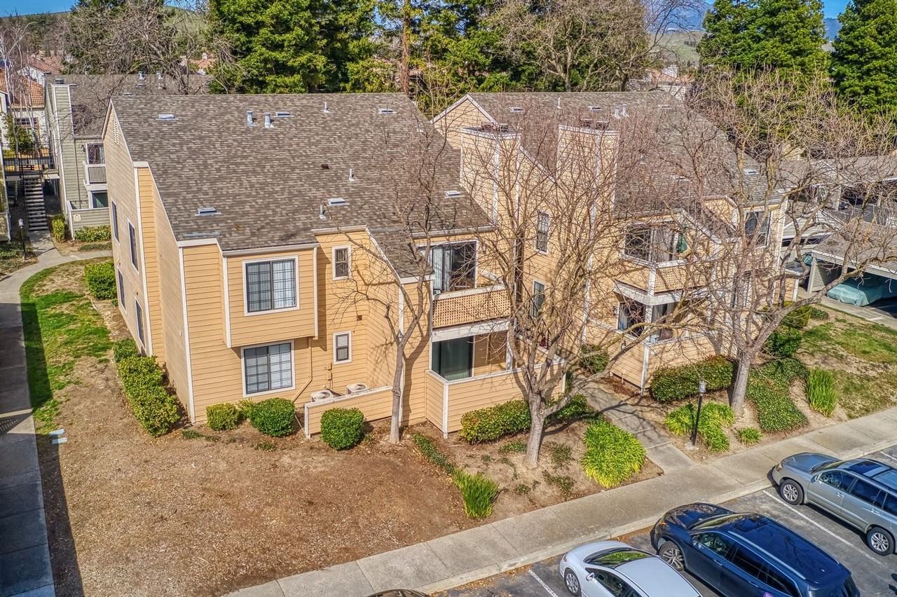 330 Eastridge Dr - Photo 2 of 20