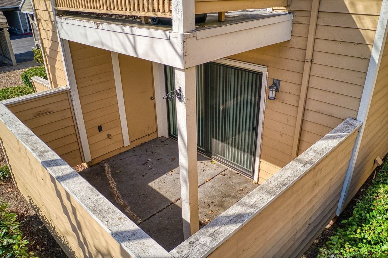 330 Eastridge Dr - Photo 4 of 20