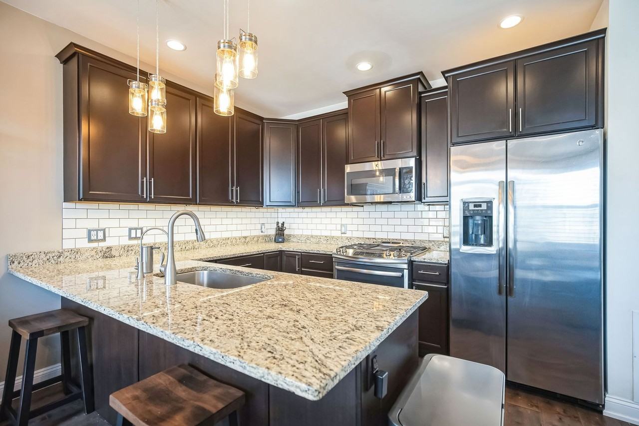 358 W 7th Ave - Photo 6 of 28