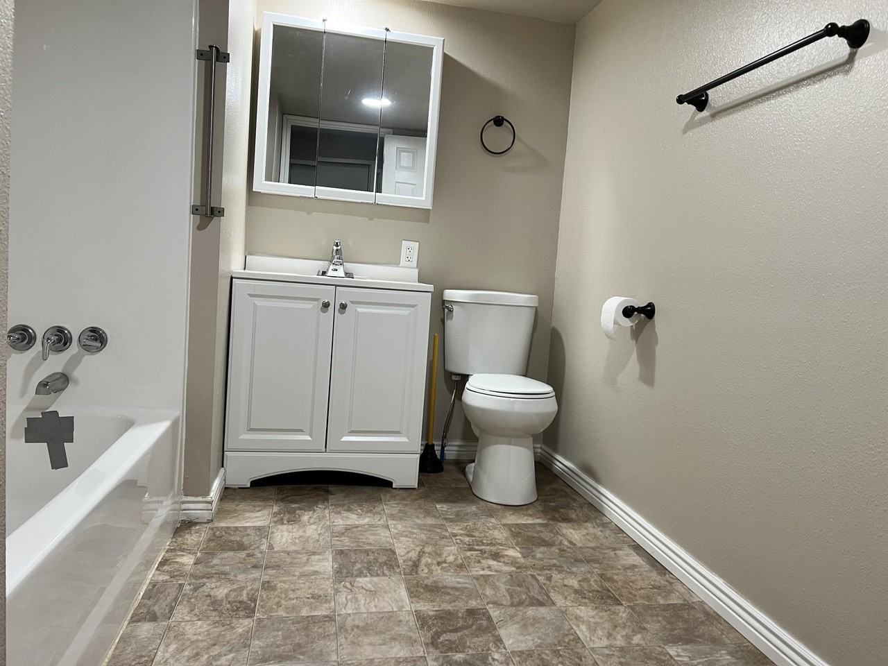 615 E 3rd St - Photo 3 of 9