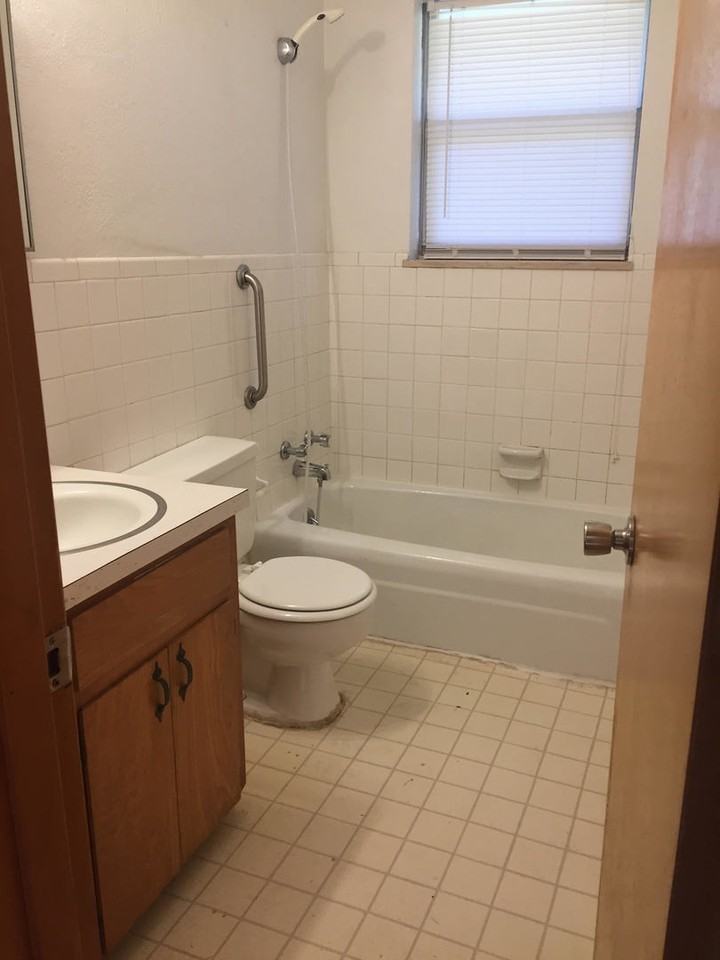 1911 S Arlington Ave - Photo 3 of 8