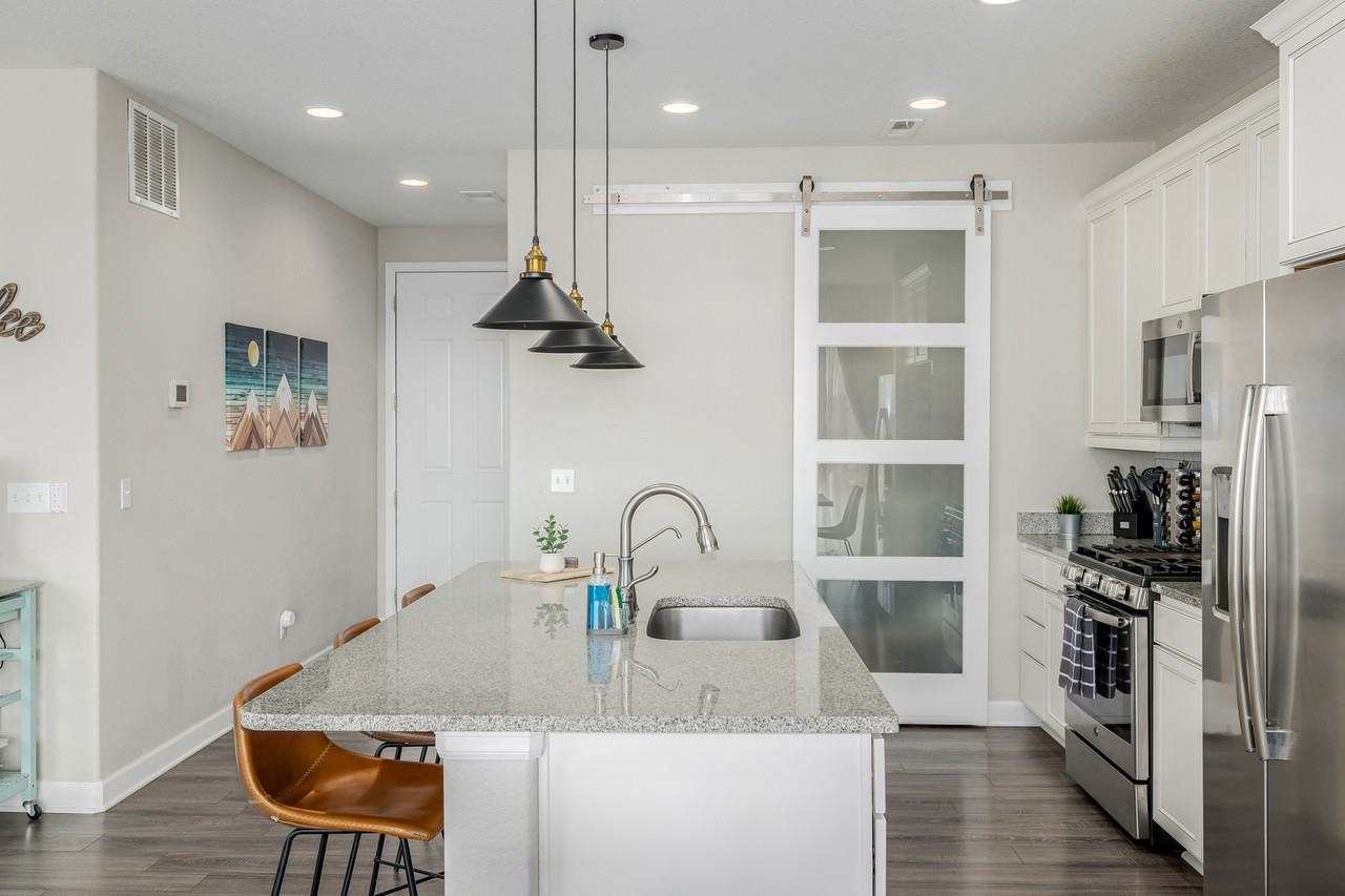 10406 Akron St #NA - Photo 7 of 42