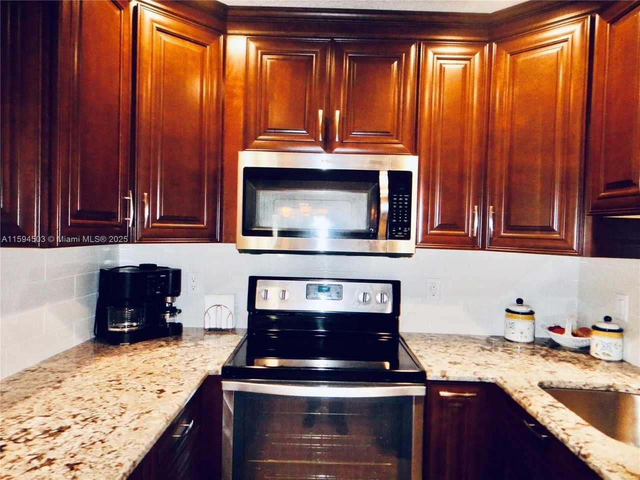 1102 Duncan Cir #104 - Photo 4 of 31