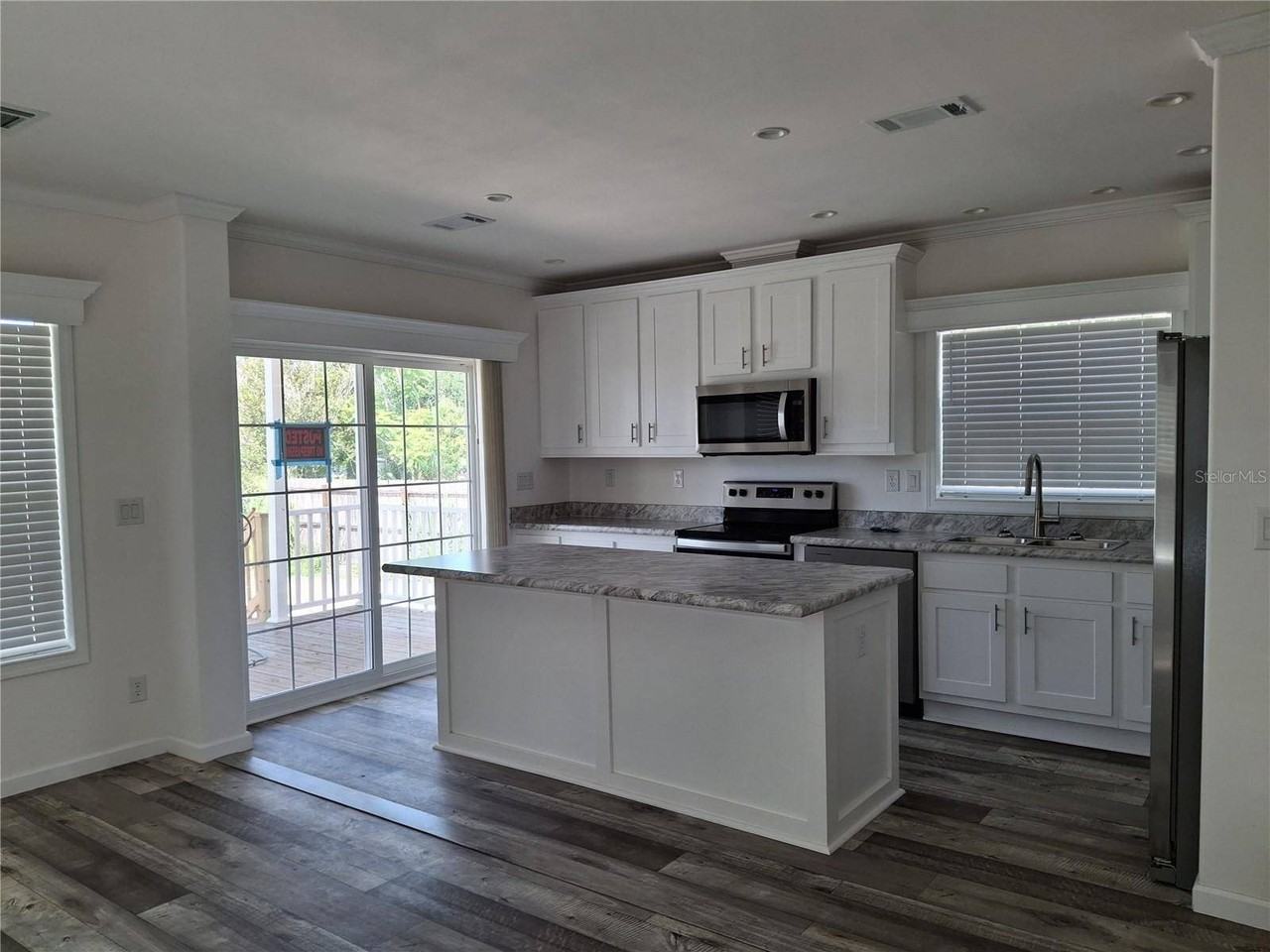 114 Emerald Ave N - Photo 3 of 7