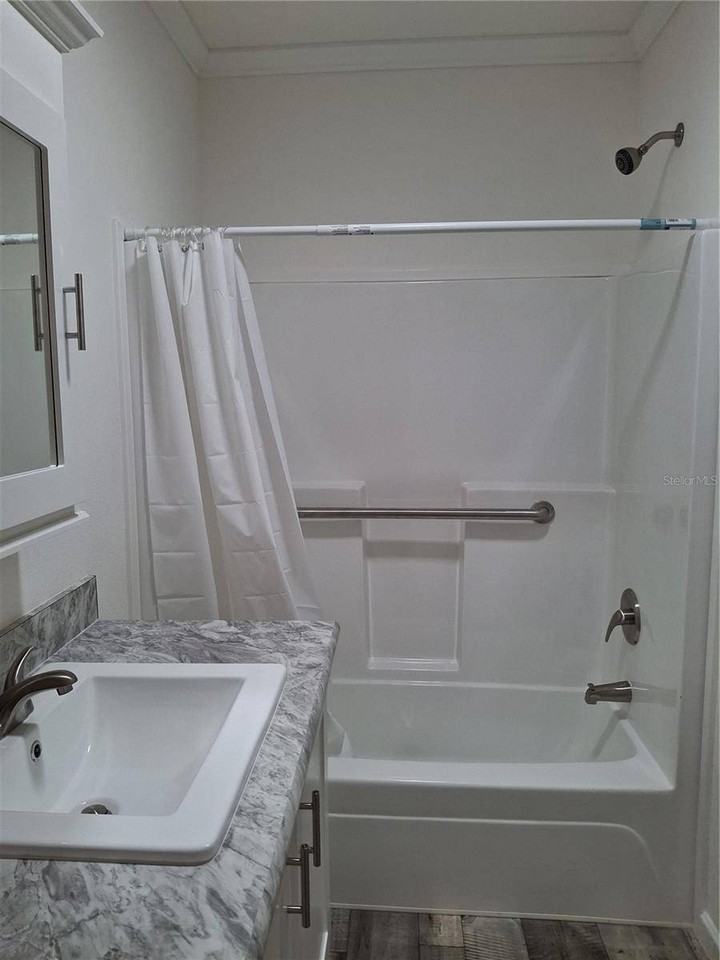 114 Emerald Ave N - Photo 4 of 7
