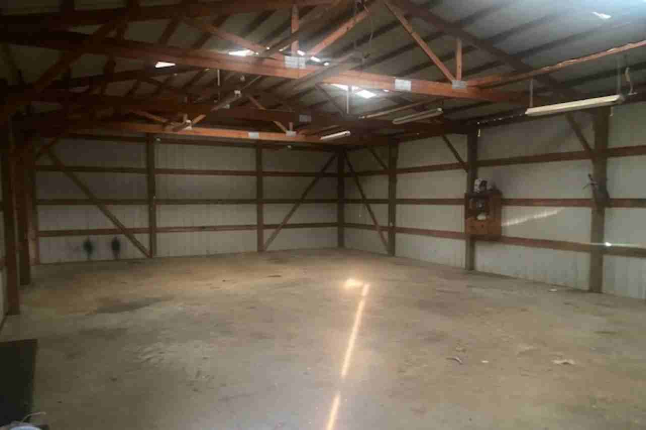 1560 Lauderdale Ln - Photo 2 of 11