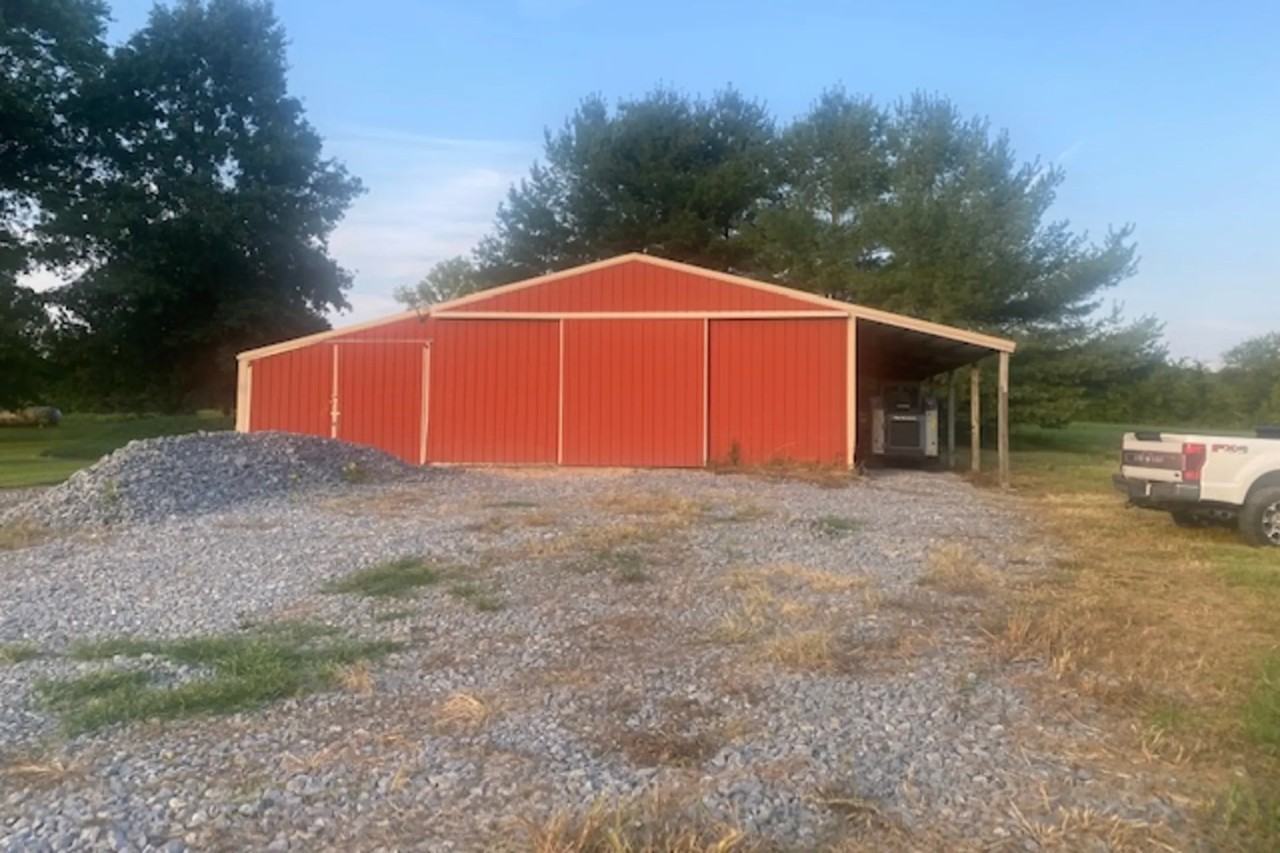 1560 Lauderdale Ln - Photo 3 of 11