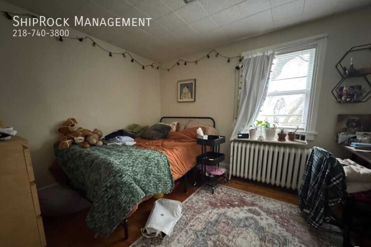 410 N 15th Ave E - Photo 3 of 12