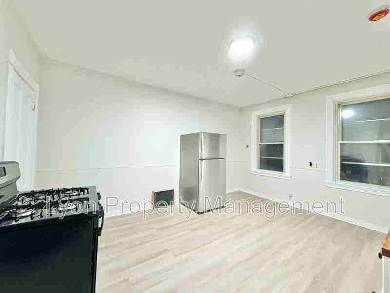 31 Mechanic Ave #2R - Photo 2 of 10