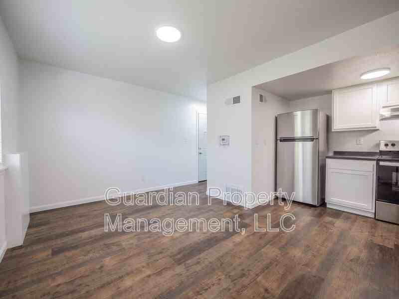 1121 N College Dr #21 - Photo 3 of 13